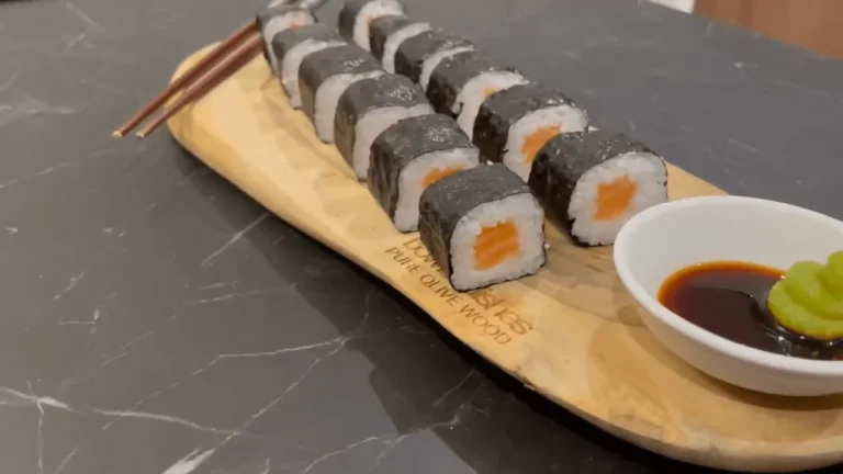 Salmon Maki (Sushi Roll) Recipe: A Perfect Guide for Sushi Lovers-2025 1 Salmon Maki (Sushi Roll)