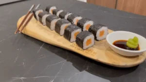 Salmon Maki (Sushi Roll)
